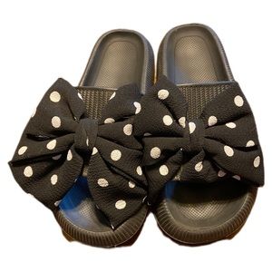Cute Polka Dot Bow Slides Size 38/39, Size 8, Brand New